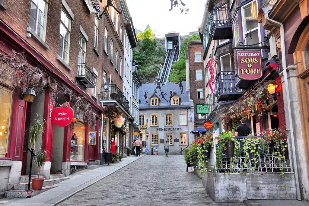 QUEBEC - Private old Quebec tour by walk  Image